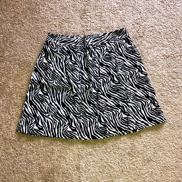 Banana Republic black and white zebra stripe skirt size 4 - Picture 1 of 5